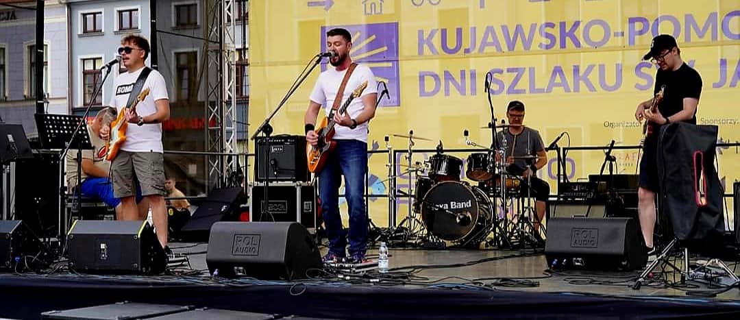 Trzy Maszty podczas koncertu plenerowego